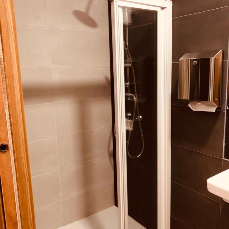 Albergue SIXTOs no Caminho - NO BIKE STORAGE - Habitación Doble con baño privado - 5