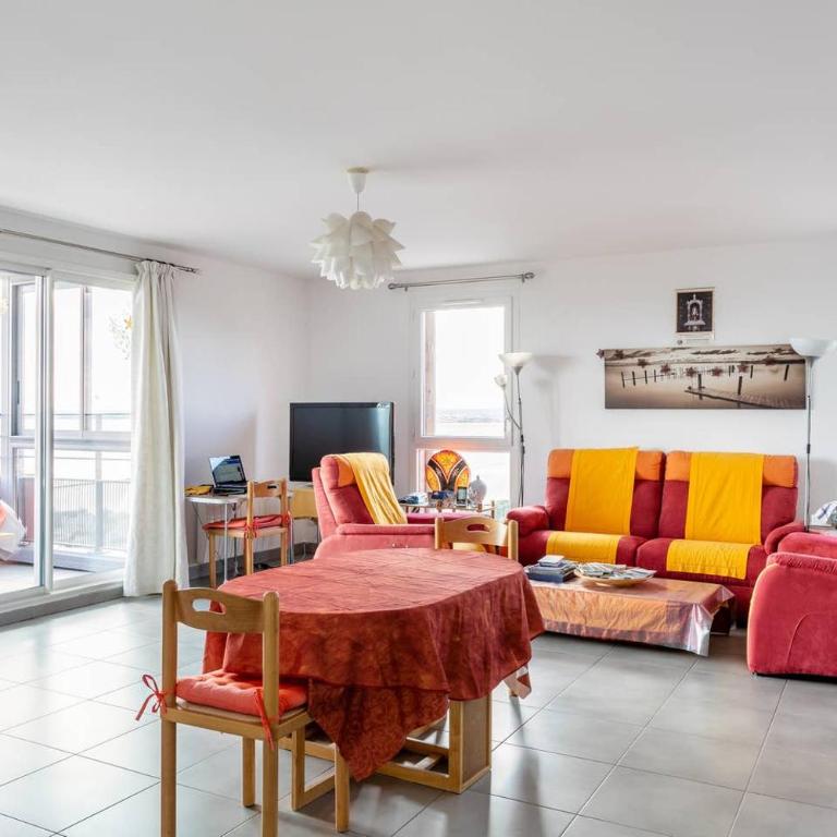 "Bien Vivre Ensemble" aux Marches du Soleil - Chambres privées chez l'habitant dans appartement partagé - Chambre Double avec Salle de Bains Commune - 44