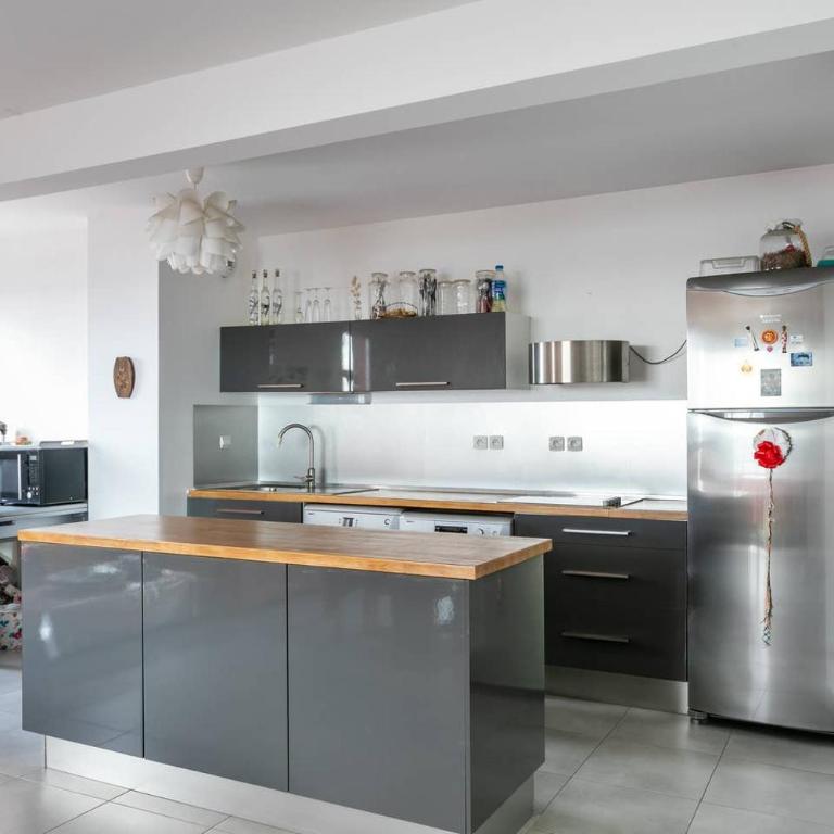 "Bien Vivre Ensemble" aux Marches du Soleil - Chambres privées chez l'habitant dans appartement partagé - Chambre Double avec Salle de Bains Commune - 45