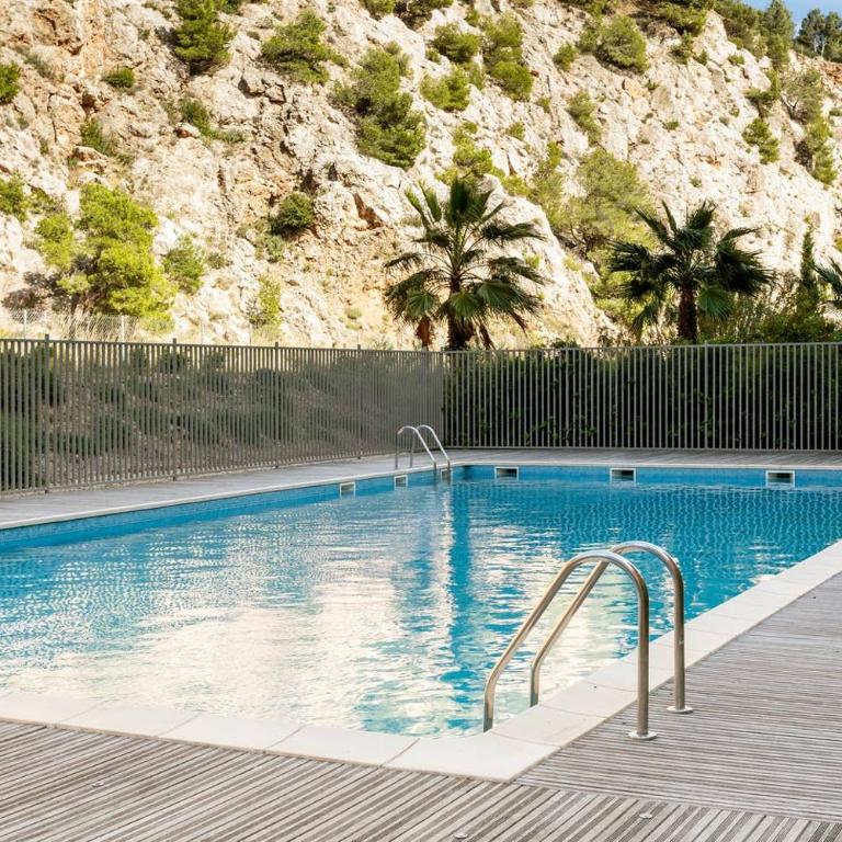 "Bien Vivre Ensemble" aux Marches du Soleil - Chambres privées chez l'habitant dans appartement partagé - Chambre Double avec Salle de Bains Commune - 1
