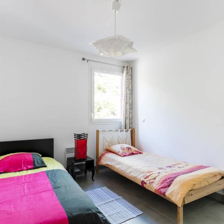 "Bien Vivre Ensemble" aux Marches du Soleil - Chambres privées chez l'habitant dans appartement partagé - Chambre Lits Jumeaux - 44