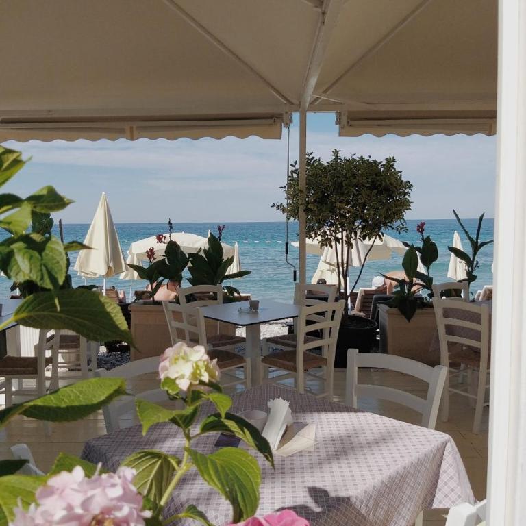 Apartments Kuce Lekovica Beach & snack bar- Bistro - Double Room with Balcony and Sea View - 10