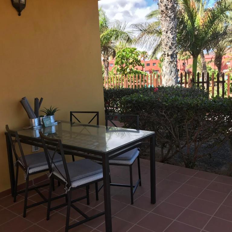 MY PRETTY HOME - Lovely and spacious surrounded by tropical gardens - private covered and uncovered terrace - pool - parking - FREE FIBRE OPTIC INTERNET - Apartamento con vistas a la piscina - 8