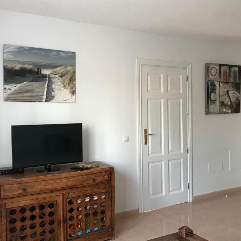 MY PRETTY HOME - Lovely and spacious surrounded by tropical gardens - private covered and uncovered terrace - pool - parking - FREE FIBRE OPTIC INTERNET - Apartamento con vistas a la piscina - 6