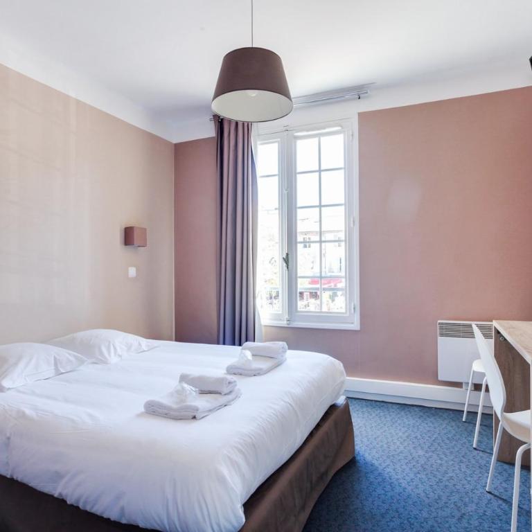 Hôtel-Restaurant Le Blueberry - Chambre Double Économique (Toilettes Communes et Salle de Bains Privative) - 1