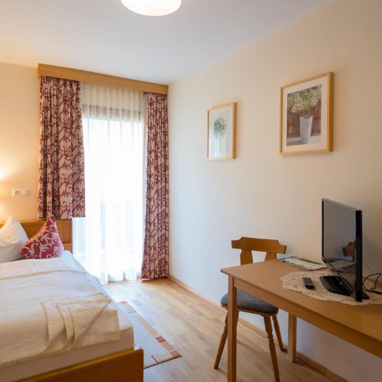 Alpenhotel Badmeister - Einzelzimmer mit Balkon - 1