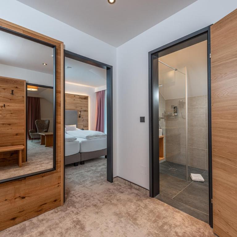 Stadtvilla Schladming Boutiquehotel - Suite mit Balkon und Aussicht - 2