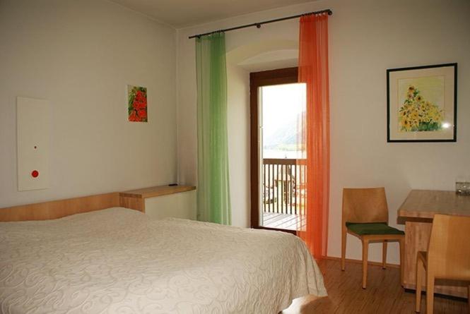 Frühstückspension "Schlosswirt" - Dreibettzimmer mit Balkon - 9