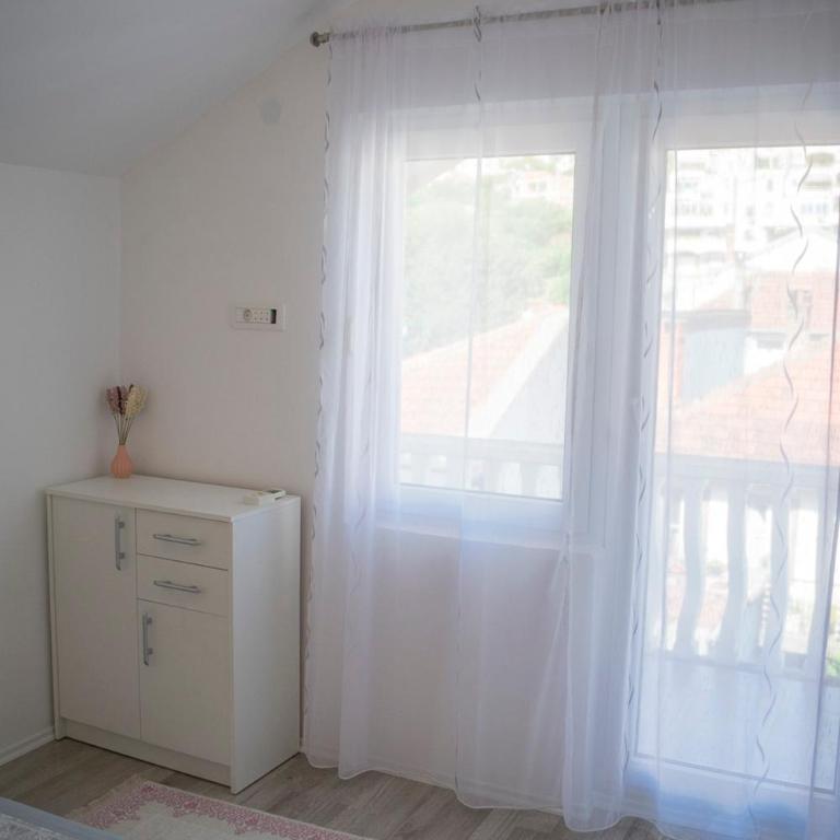 Apartments Golden Bridge - Apartment with Balcony - 11