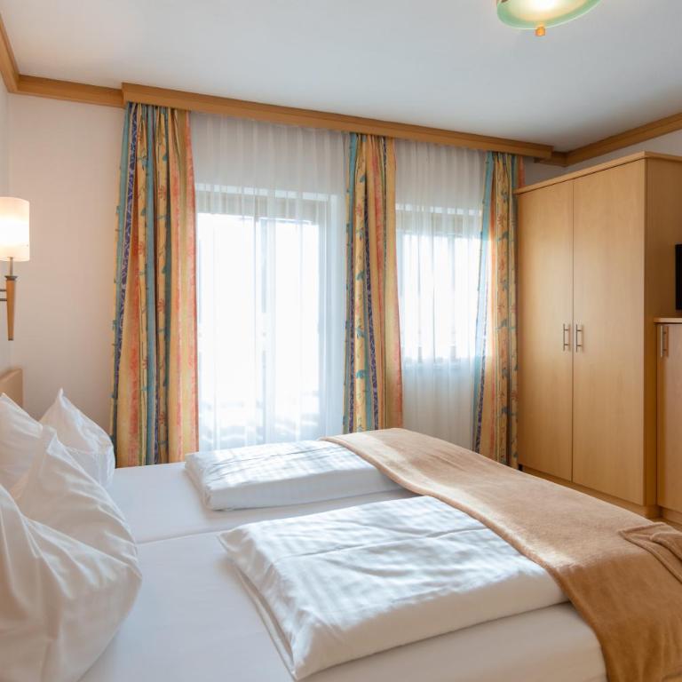 Alpenhotel Badmeister - Doppel-/Zweibettzimmer mit Balkon - 8