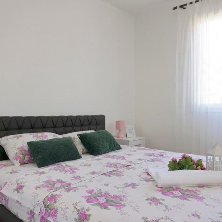 Nina - Apartment with Balcony - 2