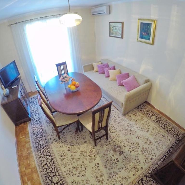 Nina - Apartment with Balcony - 14