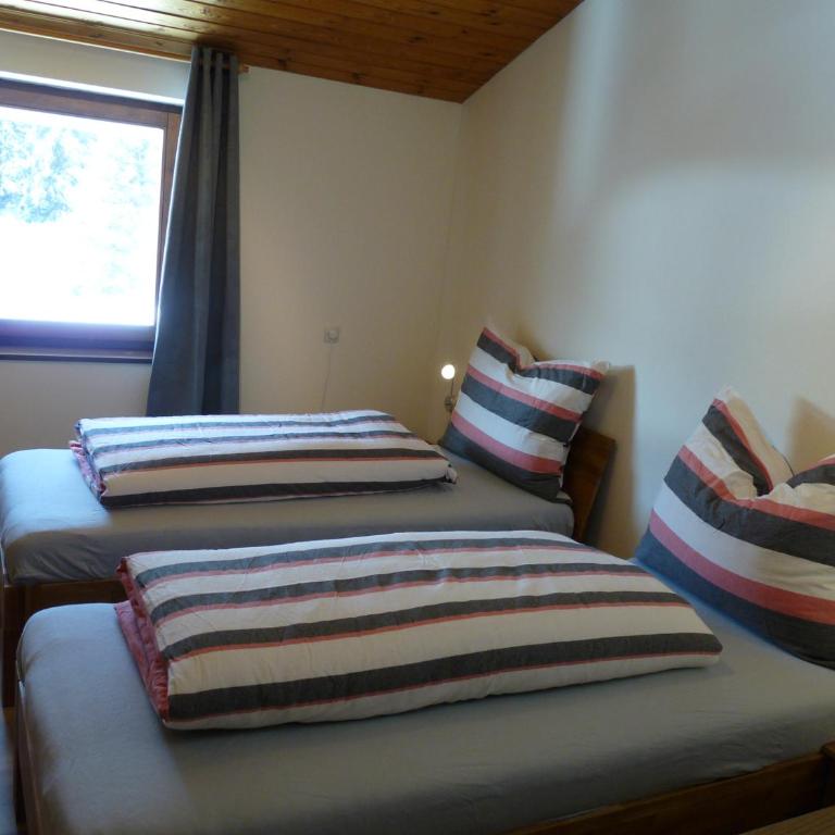 Ferienhaus Schäfer - Apartments - Wintersports - Family holiday - Holiday with your dog - Rural & Scenic - Apartment mit 4 Schlafzimmern und Poolblick - 5