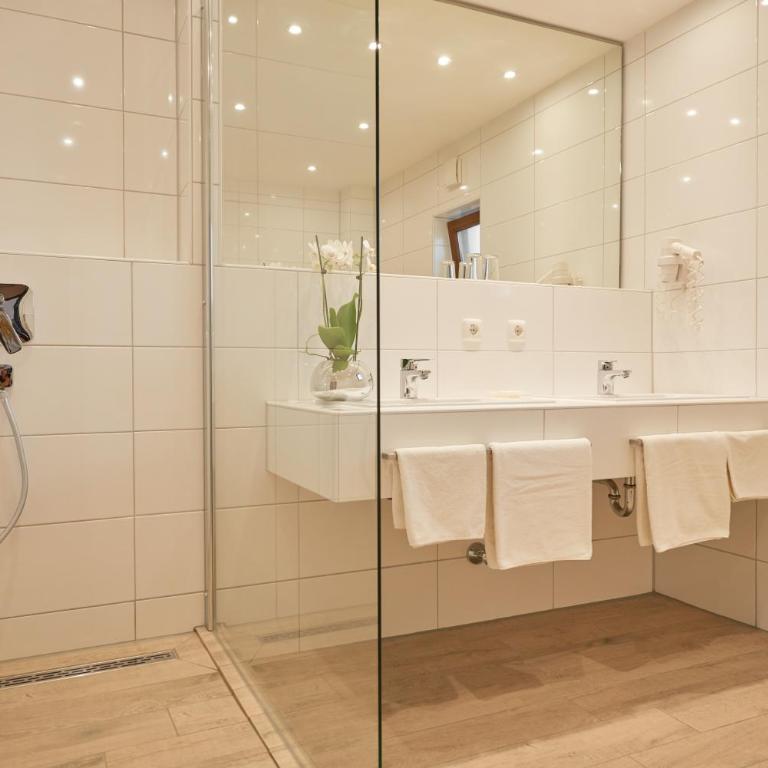 Wittelsbacher Hof - Doppelzimmer mit Balkon - 1