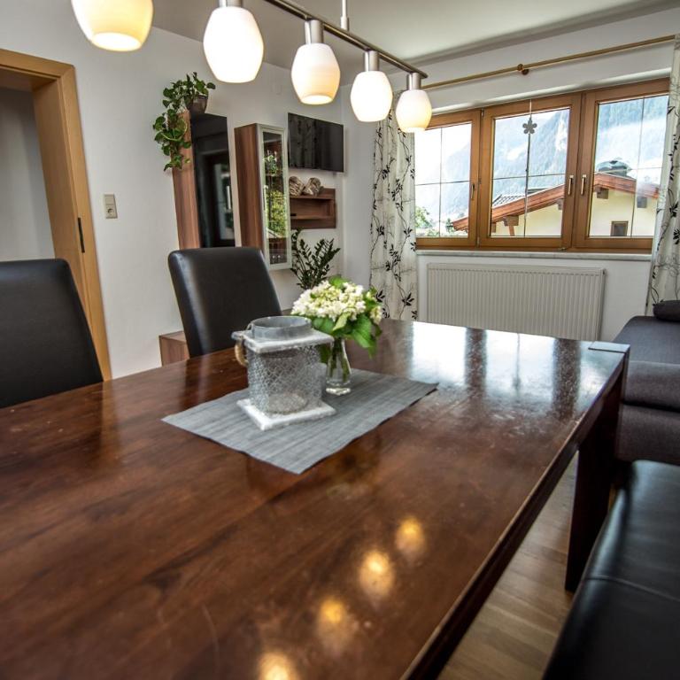 Alpsapart Regina - Two-Bedroom Apartment - 10
