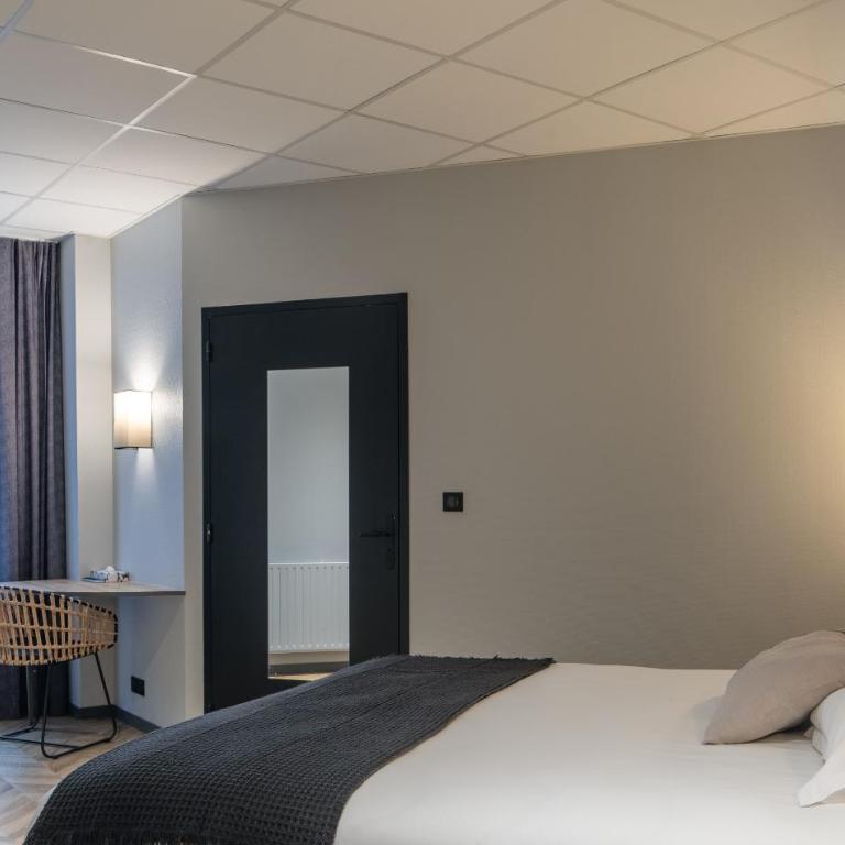 Hôtel Lanjuinais - Chambre Familiale Adaptée aux Personnes à Mobilité Réduite - 4