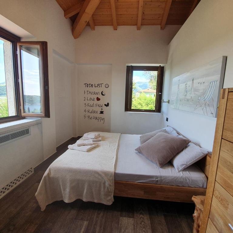Agriturismo Podere Nigriano - Camera Quadrupla con Vista Lago - 8