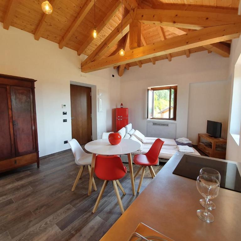 Agriturismo Podere Nigriano - Camera Quadrupla con Vista Lago - 7