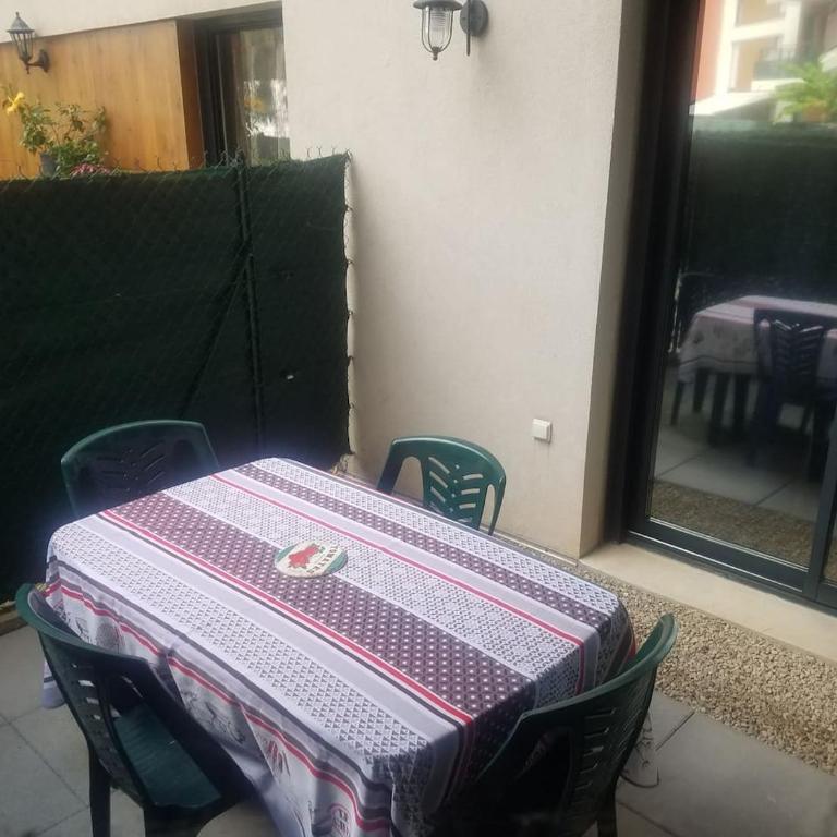 F1 de 36m2 avec terrasse et parking privatif. - Appartement 1 Chambre - 9