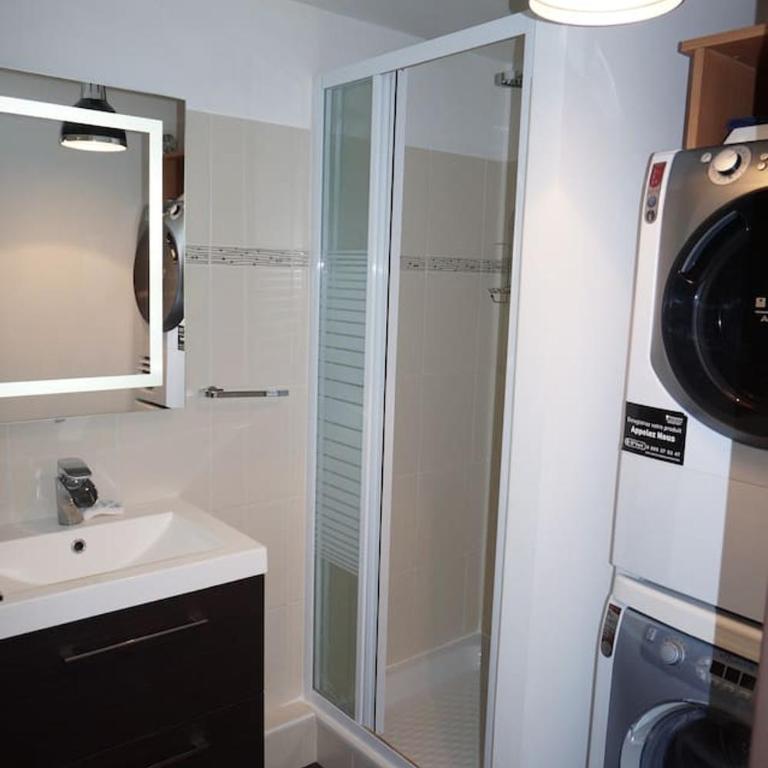 F1 de 36m2 avec terrasse et parking privatif. - Appartement 1 Chambre - 8