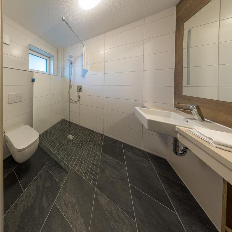 Boarding & HOUSE T24 - Doppelzimmer - barrierefrei - 2