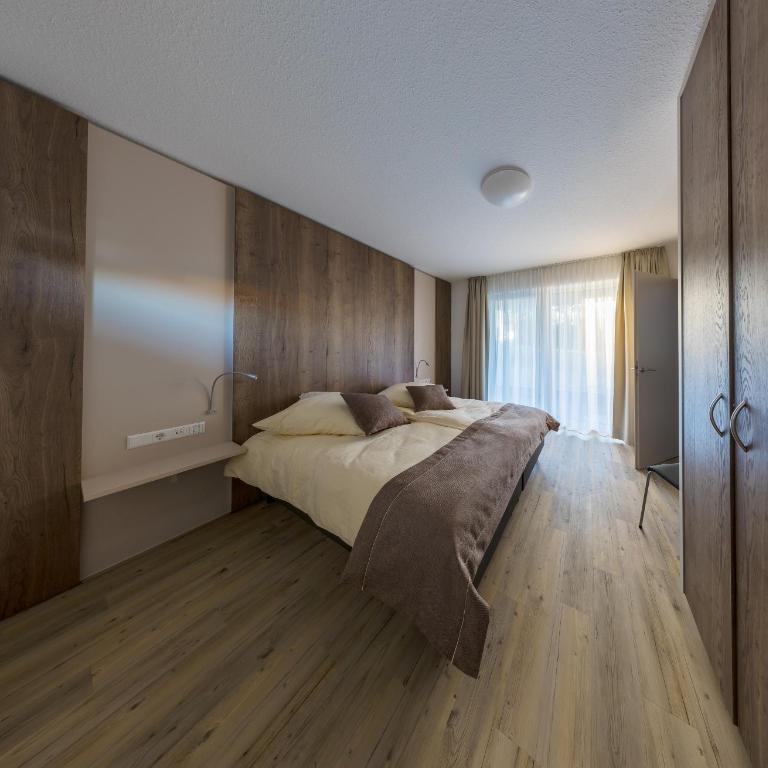 Boarding & HOUSE T24 - Apartment mit Balkon - 4