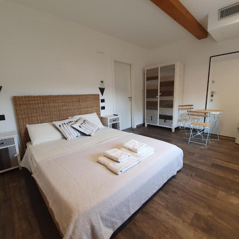 Agriturismo Podere Nigriano - Camera Matrimoniale con Vista Lago - 7