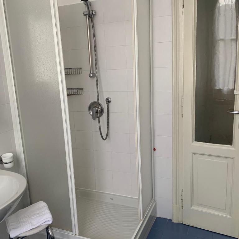 Hotel Loveno - Doppel-/Zweibettzimmer mit Seeblick - 6
