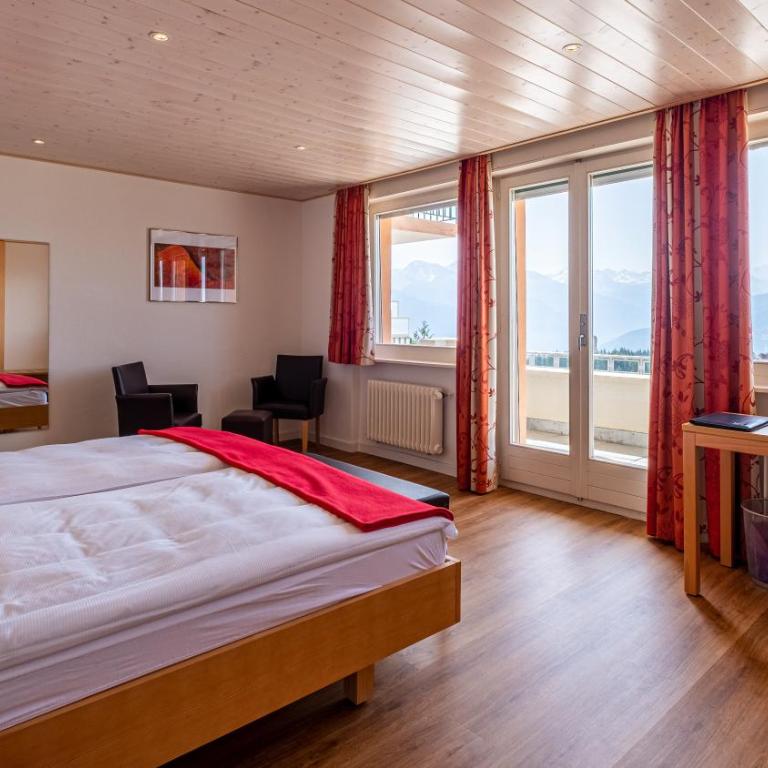 Hôtel Splendide - Chambre Double Supérieure avec Balcon et Vue sur la Montagne - 2