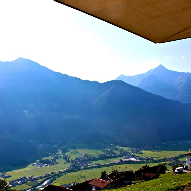 Alpenchalet Zillertal - Apartment mit 3 Schlafzimmern und Balkon - 2