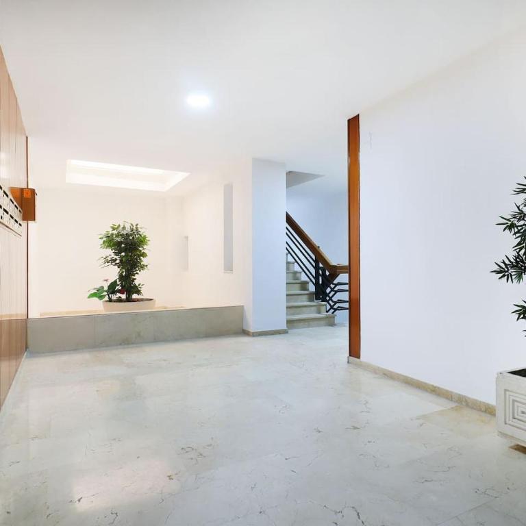 Duque de Hornachuelos, parking en pleno centro - Apartamento de 3 dormitorios - 28