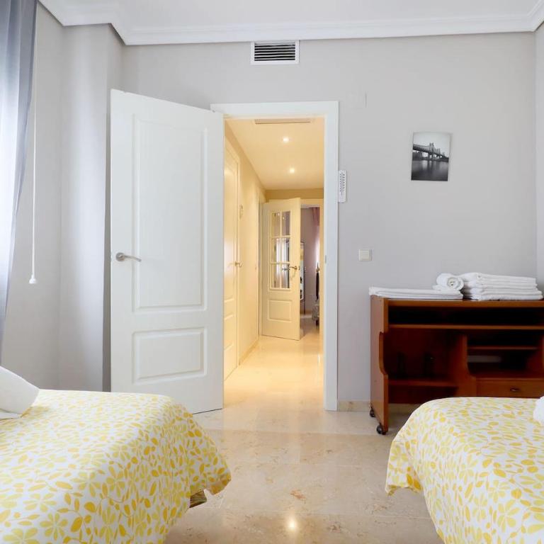 Duque de Hornachuelos, parking en pleno centro - Apartamento de 3 dormitorios - 22