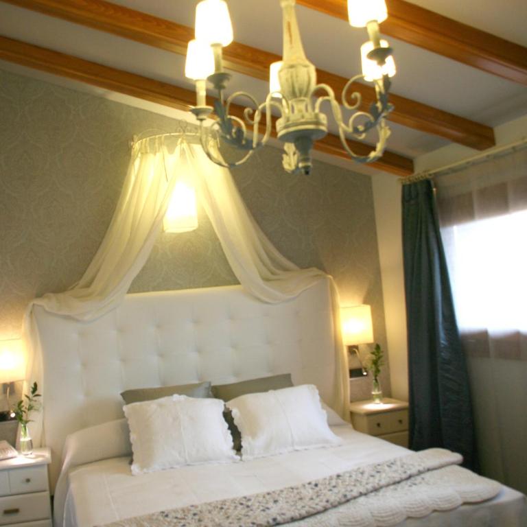 Hotel Castillo de Alquézar - Habitación con balcón y vistas al castillo - 1 o 2 camas - 3