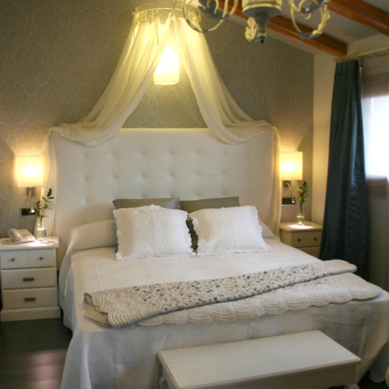 Hotel Castillo de Alquézar - Habitación con balcón y vistas al castillo - 1 o 2 camas - 1