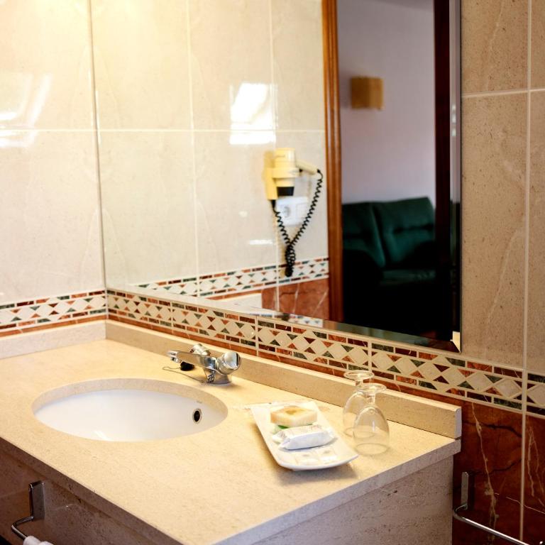 Hotel Castro - Habitación Doble - 1 o 2 camas - 10