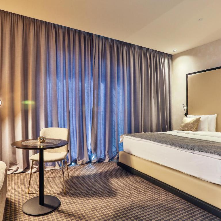 Hotel Kalos - Superior Dvokrevetna Soba sa Bračnim Krevetom - 5