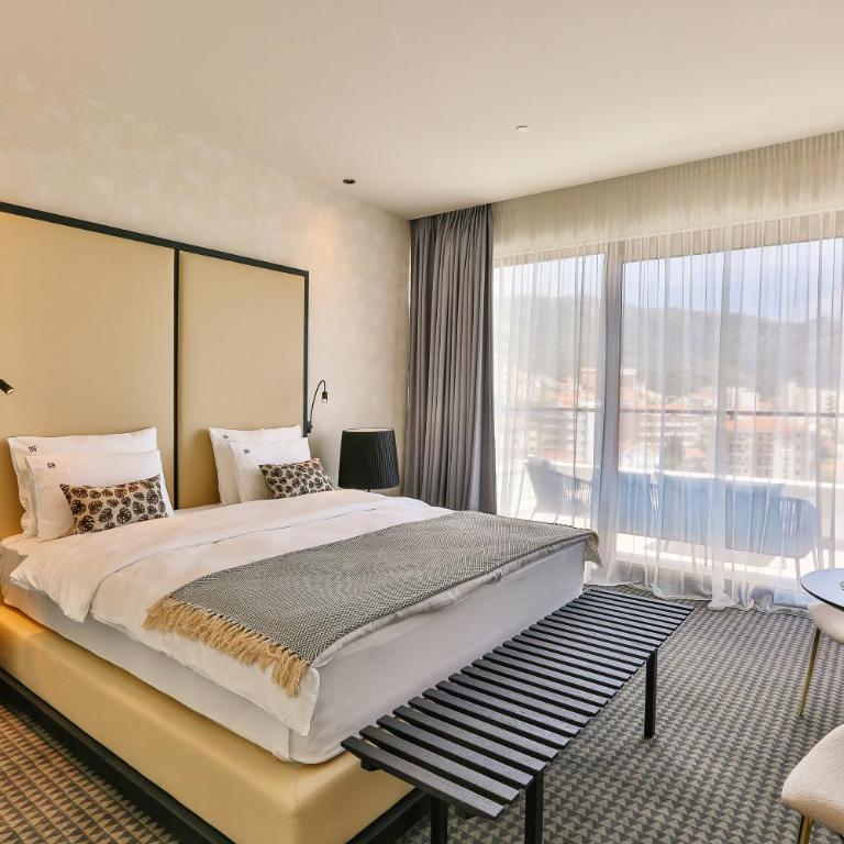 Hotel Kalos - Porodična Soba sa Balkonom - 1