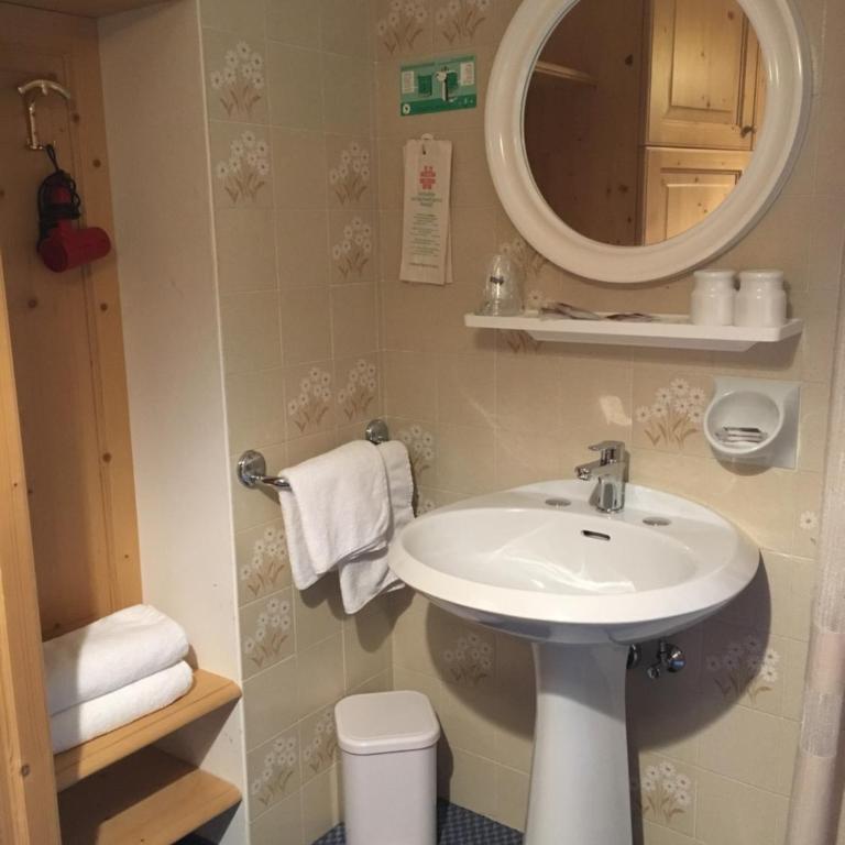 Garni al Barance - Camera Doppia con Letti Singoli con Bagno Privato Esterno - 6
