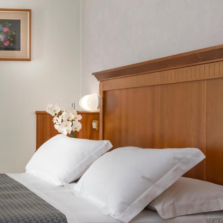 Hotel Bellevue by OasiGroup Hotels - Camera Tripla con Vista Mare Laterale - 2