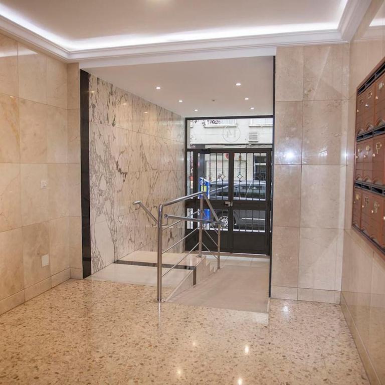 Céntrico exterior amplio 110 m. - Apartamento de 3 dormitorios - 21