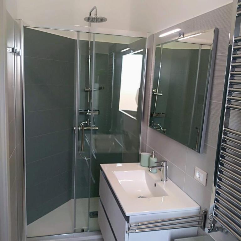 Tra cielo e mare - Camera Matrimoniale con Bagno Privato - 11