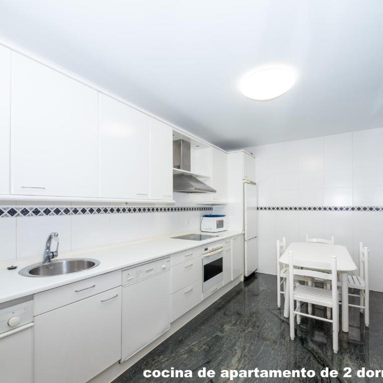 Gestión de Alojamientos Apartments - Two-Bedroom Apartment - 2