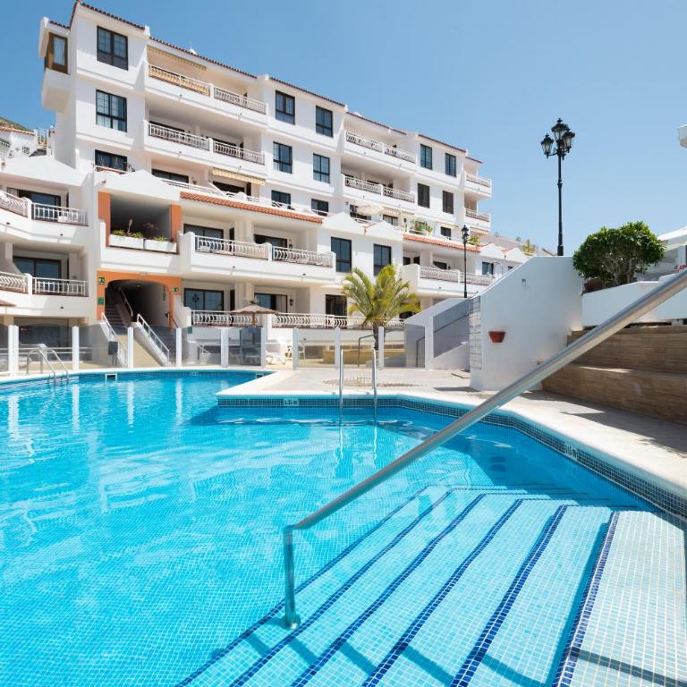Club Tenerife Apartments - One-Bedroom Sunny Large Apartment with Pool View - 1