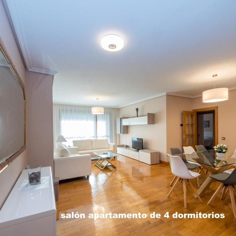 Gestión de Alojamientos Apartments - Three-Bedroom Apartment - 3