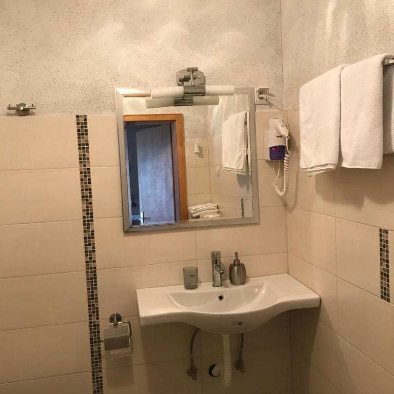 Hotel Tannenhof - Doppelzimmer mit Balkon - 4