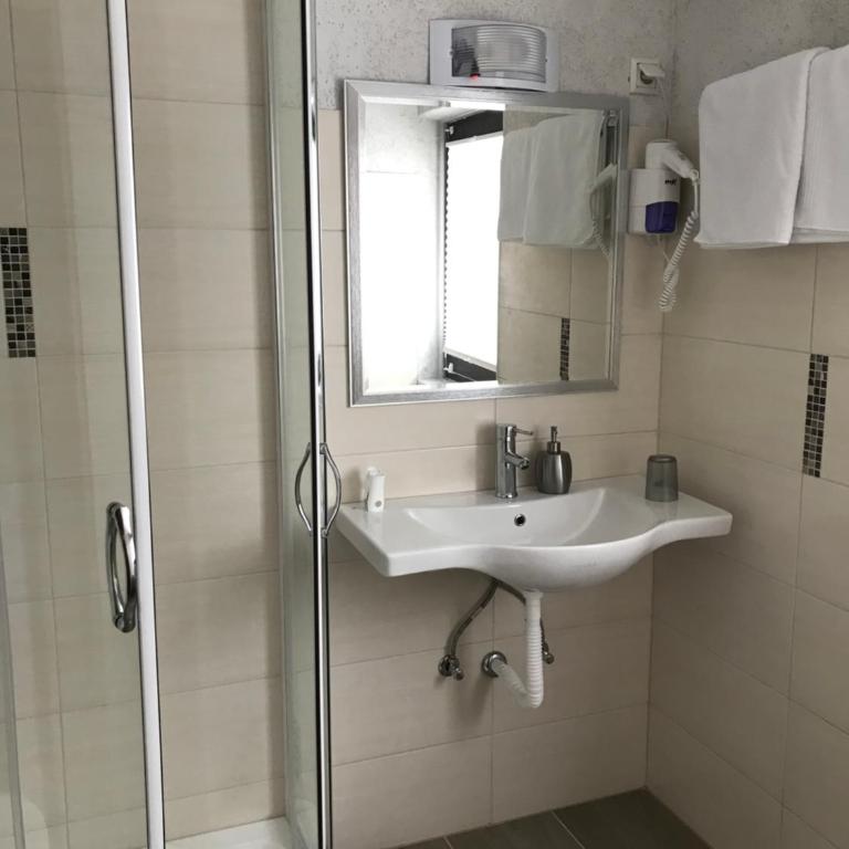 Hotel Tannenhof - Doppelzimmer mit Balkon - 3