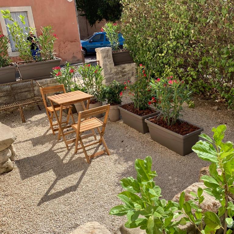 LES LAURIERS - Appartement - Vue sur Jardin - 1