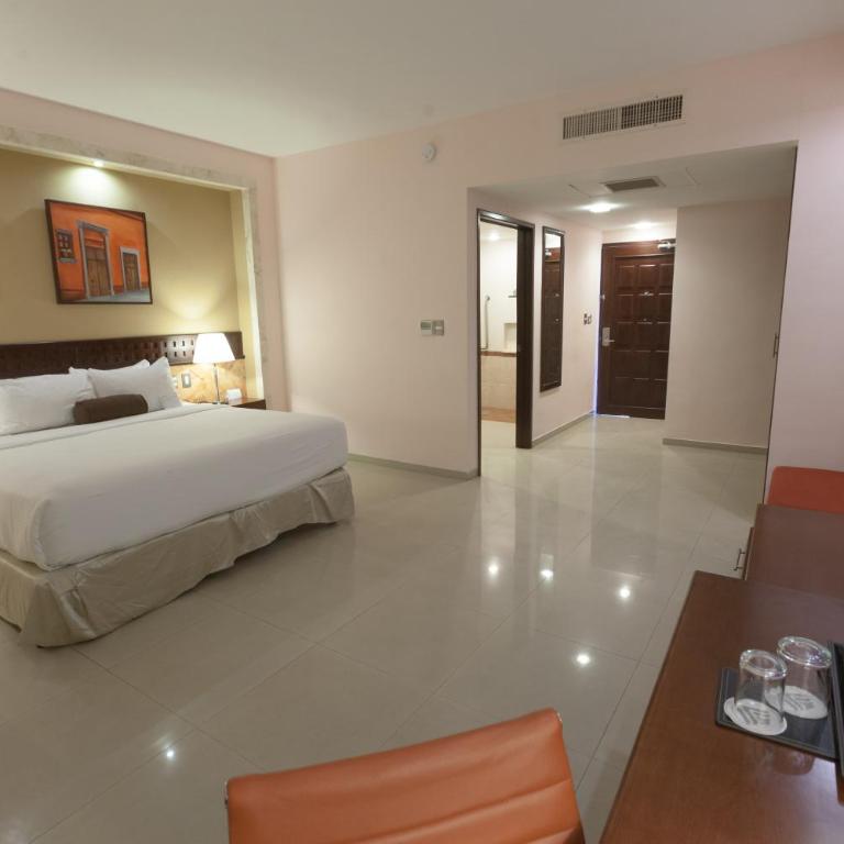 Wyndham Merida - Deluxe King Room - Mobility Access - 1