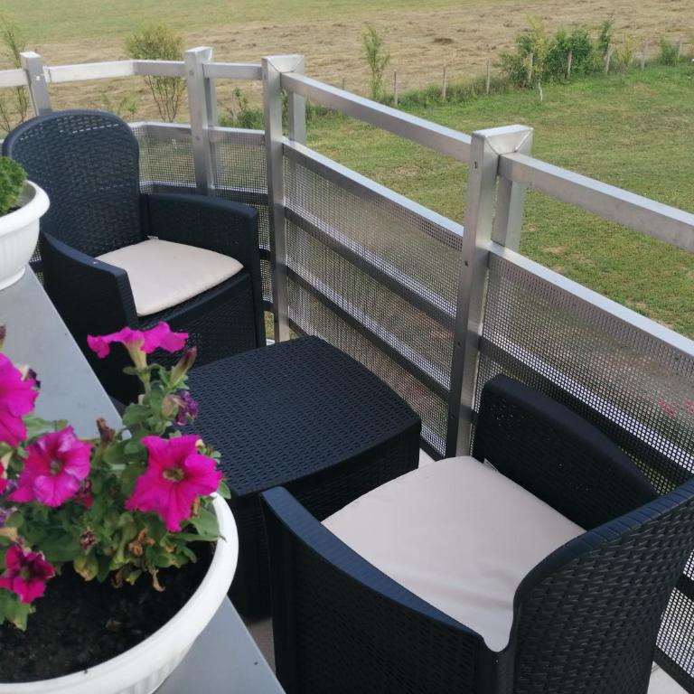 River Bank Apartments & Castle view - Three-Bedroom Apartment - 3