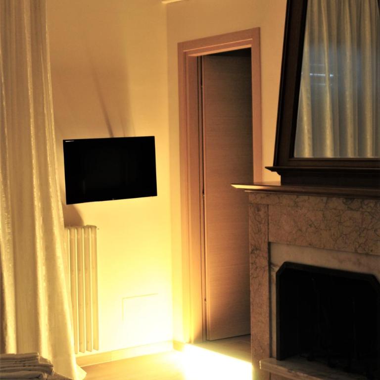 Central Domus Matera B&B - Deluxe King Room - 13